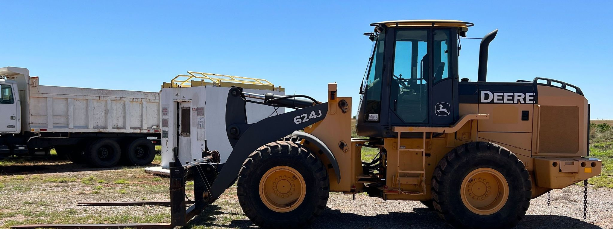 John Deere 624J 8